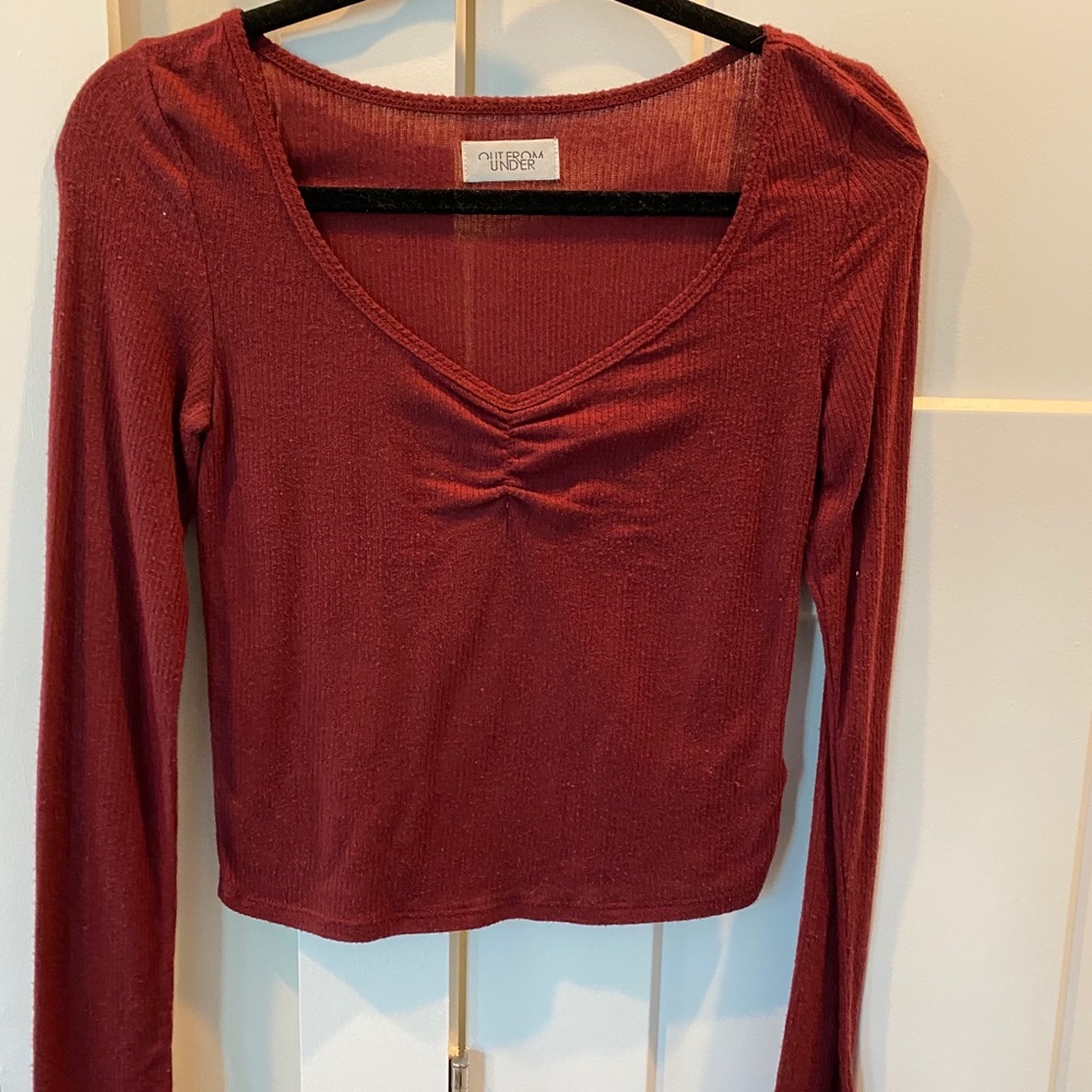 Long sleeve maroon top